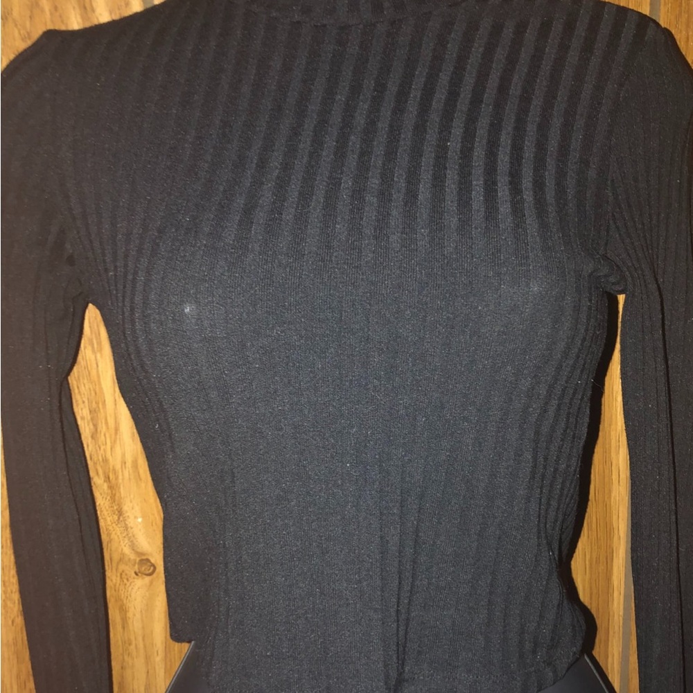 Ripped Small basic Black top